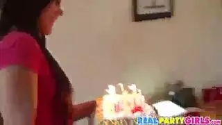 حفلة عيد ميلاد جامحة: أوجي شرجي وكس مع نجمة البورنو