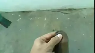 استمناء علني في الطريق العام ونافورة منوي كثيفة لفتاة تشاهد