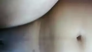 الزوج والزوجة تقاسم الديك الثابت