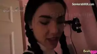 الاخت والاخ نائمان معاه