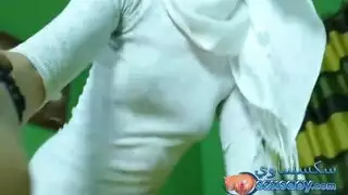 الأميرة العربية تتفجر على الكاميرا المباشرة عارية تمامًا وكلام جنسي