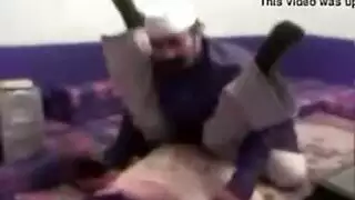 المدرب اب عضلات يهيج علىها