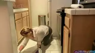 حادث مطبخ زوجة الأب يتحول لوضعية كلابية عنيفة