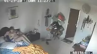 كاميرا تجسس في النظارات: التلميع يتحول إلى جلسة جنس عنيف