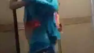 أثداء ممتلئة لفتاة مصرية – حراك إكس إكس إكس بعد الاستحمام