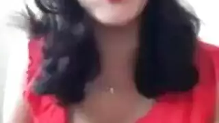 عاهرة مصرية ساخنة تحتاج سائلك المنوي لشحن هاتفها