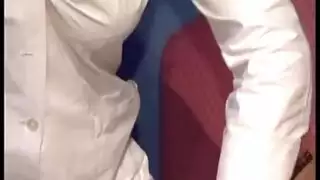 شيميل شقراء يمارس الجنس مع ممرضة بطبيب في ثلاثية طبية صعبة