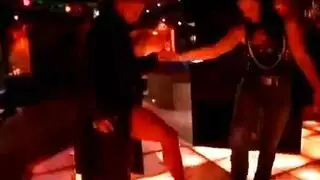 فتاة خجولة تلتقط مقاطع إباحية مع جميع الرجال الذين تشتهيهم