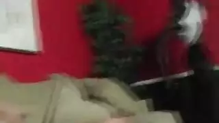 فتاة سمراء مكتنزة مشعرة تمارس الجنس بوضعية الكلب