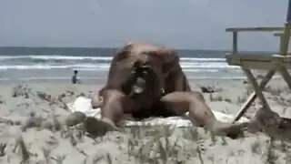 هزات جيسيكا الروسية على الشاطئ بورن عنيف على الرمال