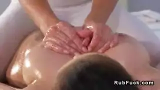 الطبيبة لي شميل