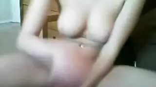 شاب في سن المراهقة مع ركوب الثدي الكبيرة ثابتة دسار و cums بقوة على دسار الزجاج