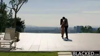 زوجة شقراء تأخذ شرجًا صارخًا في فيلم إباحي مجاني