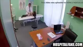 قضبان عتيقة وفتوق مجعّدة تمارس الجنس