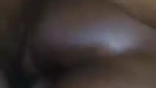 شرج بين أعراق بوضعية الكلب: تتوسل لقذفه