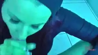 نيك عنيف في المنزل مشهد إباحي