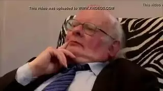 مراهق بقضيب قوي يضرب كس صديقة أخته المشدود