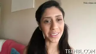 ملكة البلع العميق تأخذ قضيبي في رحلة فم شهوانية