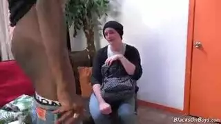 مراهقة كبيرة الثدي تُمارس الجنس بعنف