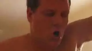 ركوب قضيبه الصلب السمين بمؤخرتي النضرة ثم ابتلاع قذفه