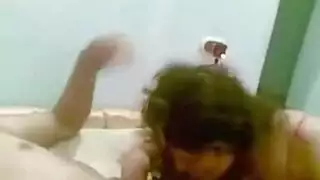 مصة فاتنة تؤدي إلى دك كسها بخشونة