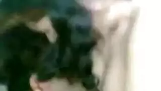 سكس هندي صريح: جلسة تقبيل ساخنة تتحول إلى جنس جامح