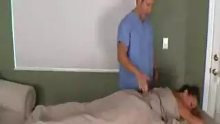 تدليك ظهر الأم يشعل جلسة شرجية جامحة