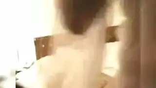 ليلة الدخلة الإباحية: تلقيم فتاة سعودية جميلة