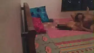 نساء ممتلئات المؤخرة في مشاهد إباحية خام