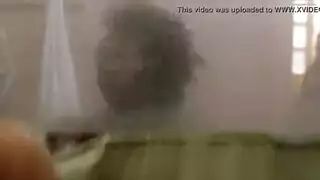 ربات منزل عاهرات يتم ممارسة الجنس معهن من قبل عشيق محلي