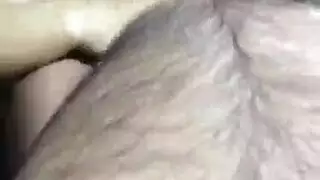 إباحية عربية: زوج ديوث يشاهد زوجته تمص قضيبًا