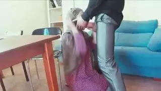 امرأة عربية معدمة تستخدم كدمية جنسية من قبل أمريكي عجوز ثري