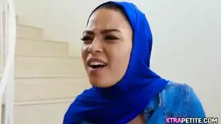 عاهرة محجبة عربية تنك بقوة من شبان أمريكيين
