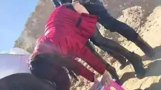 شريط جنس عام: الفتاة الصينية تُدكّ خارج المنزل