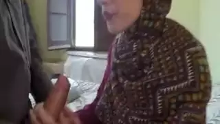 قضيب ضخم لرجل عربي كبير في مقطع إباحي عنيف