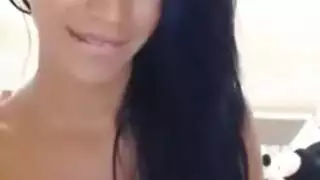 شيميل متغزلة في ملابس داخلية بياء تكشف عن قضيب منتصب عملاق للمتعة