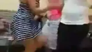 مضاعفة: فتاتان مغربيتان ترقصان وتضاجعان عربيًا ثريًا