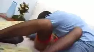 جرو يلعق كسها حتى تصرخ