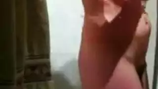 عاهرات قصيرات تأخذ زباً ضخماً