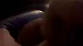 مصفوعة ومضروبة شرجياً على الأريكة