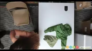 مؤخرتها تتعرض للحرث بقوة، ثم تبتلع وتحصل على قذف على الوجه