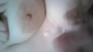 يفرغ في وجهها