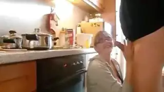 الكرة لعق كبير الثدي