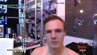  فتاة متلهفة تستغل أي فرصة لممارسة جنس صريح لتصل للذروة