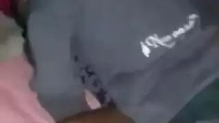 فتاة مثقوبة الحلمات تأخذ قضيب أسود ضخم في مشهد إباحي صريح