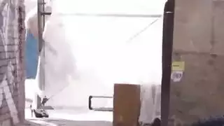 العاهرات الثريات يخترن قضيباً صلباً ضخماً بدلاً من تصوير مشهد