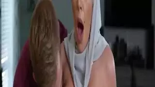 محجبة ممتلئة الجسم تُرغم على الخضوع الشرجي