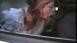 جنس حافلة صعب: قضيب أسود كبير يضربها من الخلف