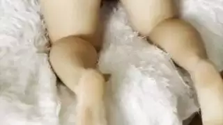 رجل وجوزته يستحمان مع بعض