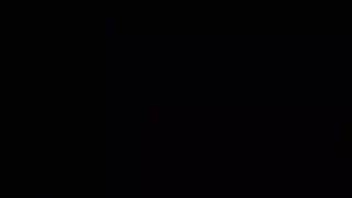 جنية المثليات في الزجاجة تمارس الجنس لتغيير جسدها